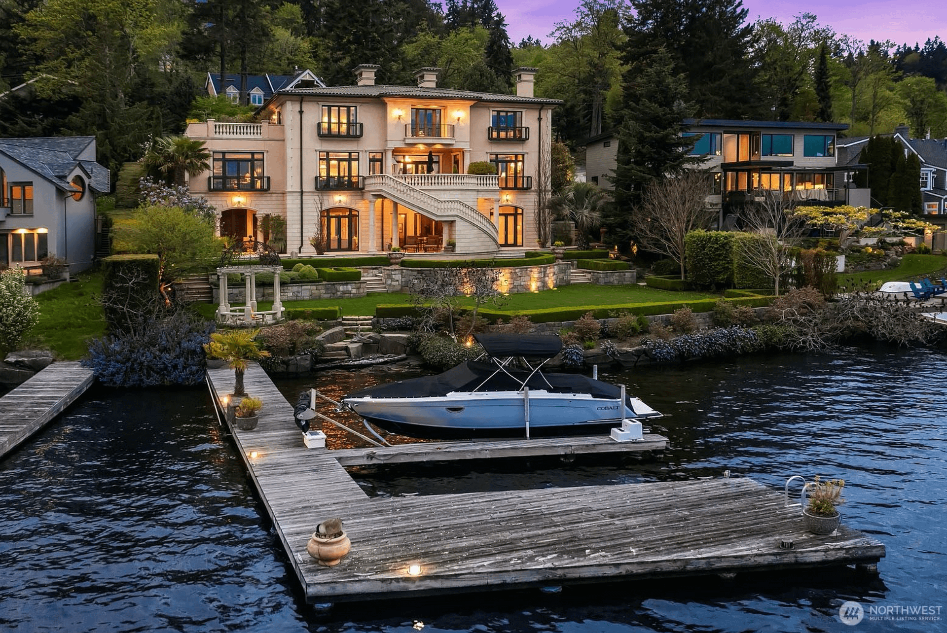 $13.9 Million Lakefront Home In Mercer Island, Washington