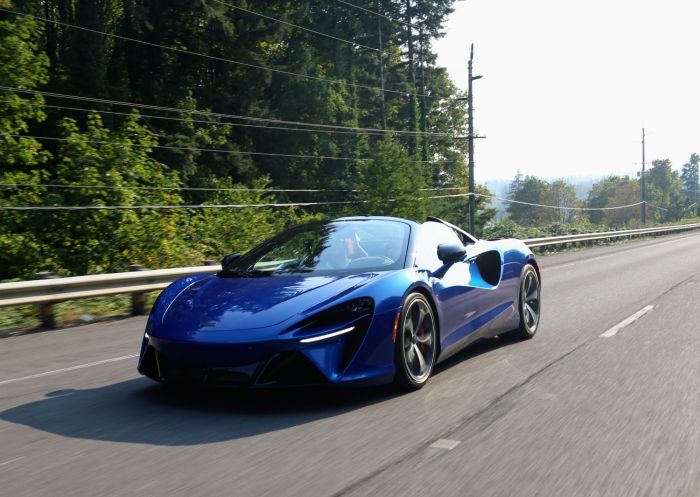 Industry Event “Heels & Wheels” Puts Female Car Enthusiasts in the Driver’s Seat