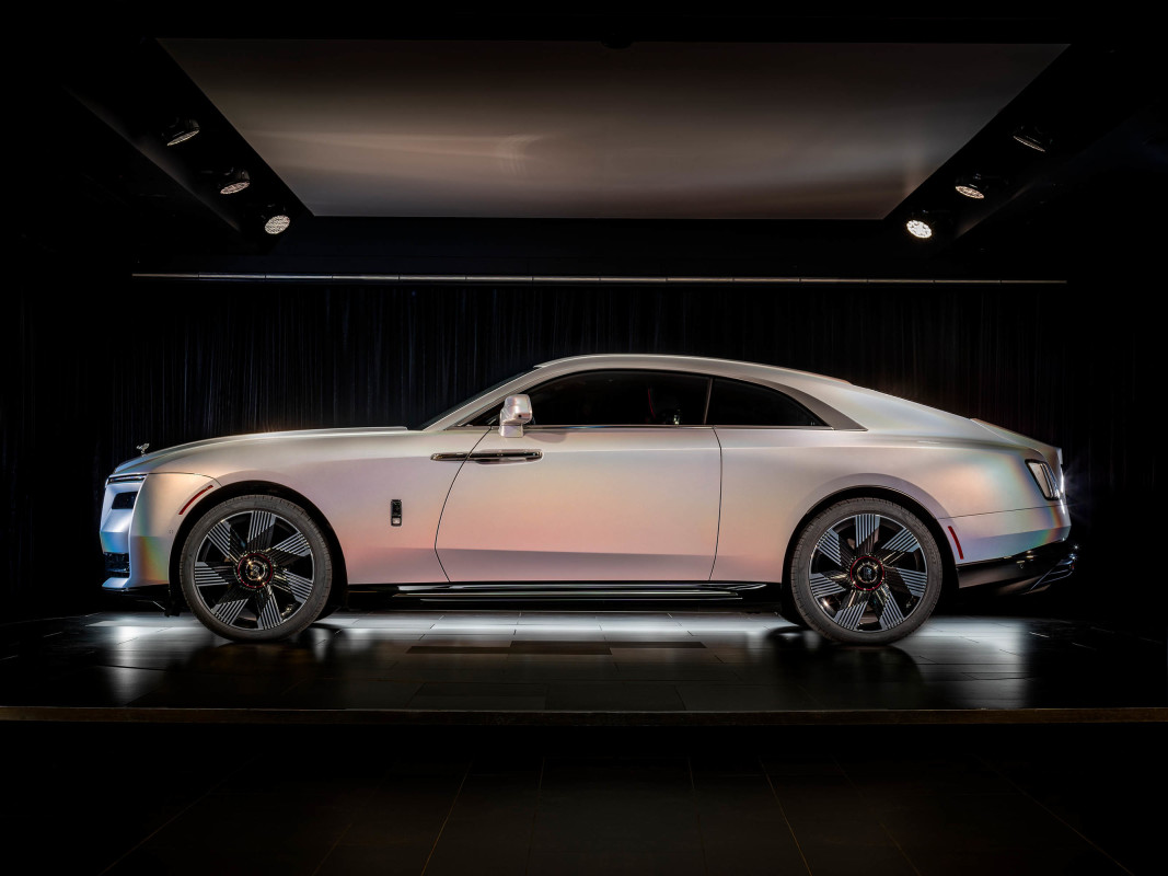 Rolls-Royce's latest commission is a Spectre with holographic paint