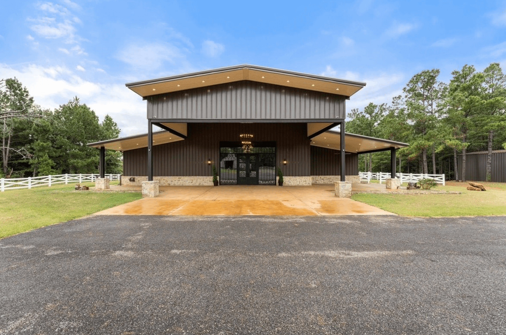 This 126 Acre Ranch Features A Luxury Barndominium (PHOTOS)